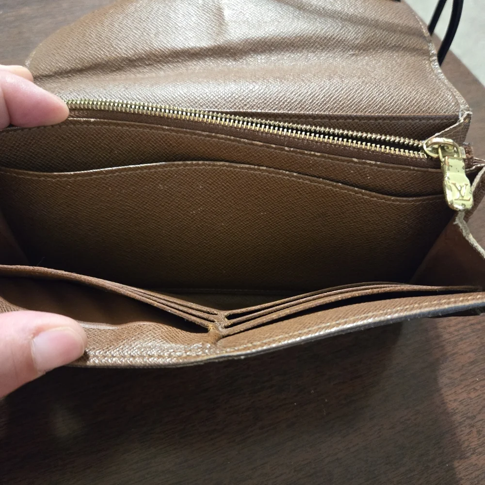 Authentic Louis Vuitton luxurious long monogram wallet in great condition - Picture 10 of 16
